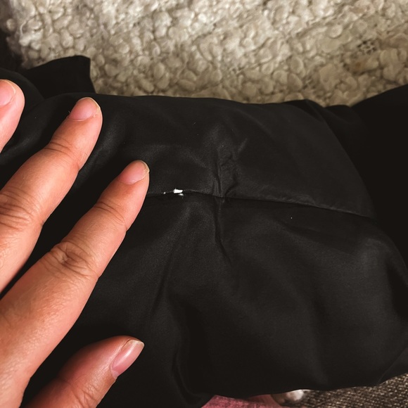 CLUB MONACO SHORT PUFFER JACKET | BLACK | SIZE XS - Picture 6 of 6